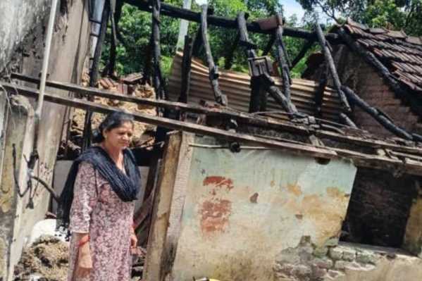 शॉर्ट सर्किट से धधकी गौशाला, ग्रामीणों ने बचाई मवेशियों की जान