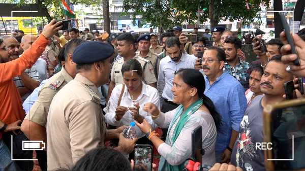 हल्द्वानी : आमरण अनशन पर बैठे भूपेंद्र कोरंगा को पुलिस ने जबरन उठाया; हुई तीखी नोकझोंक