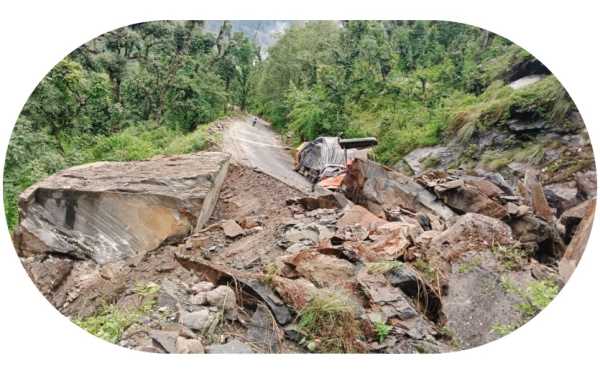 भूस्खलन से हुए सारे मार्ग बंद, दर्जनों गांवों का टूटा संपर्क। 