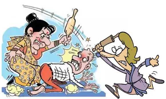 कोतवाली गेट पर हाईवोल्टेज ड्रामा! प्रेमी की चप्पलों से पिटाई।