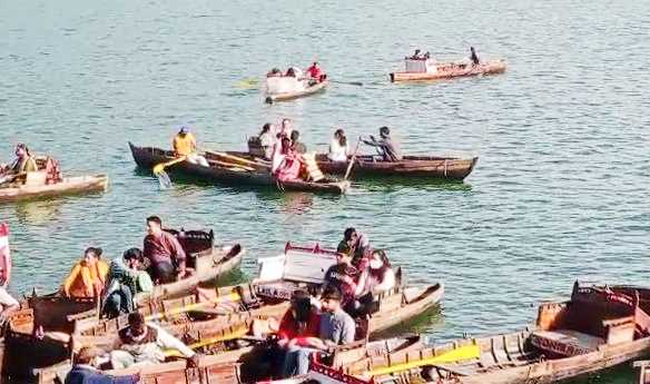 गाँधी जयंती पर नैनीताल हुआ गुलज़ार, पर्यटकों की उमड़ी भीड़