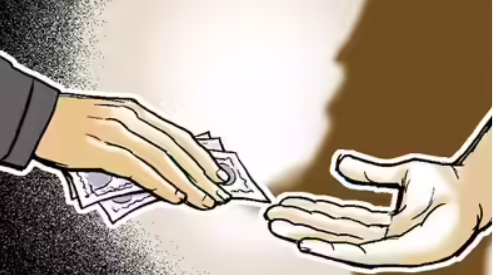 रिश्वत लेते रंगे हाथ गिरफ्तार, विजिलेंस की बड़ी कार्रवाई!!