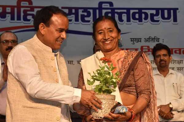 सिफारिश नहीं अपने दम पर आत्मनिर्भर बनी सीएम योगी की बड़ी बहन ,चाय की दुकान से अब तक ऐसा रहा सफर