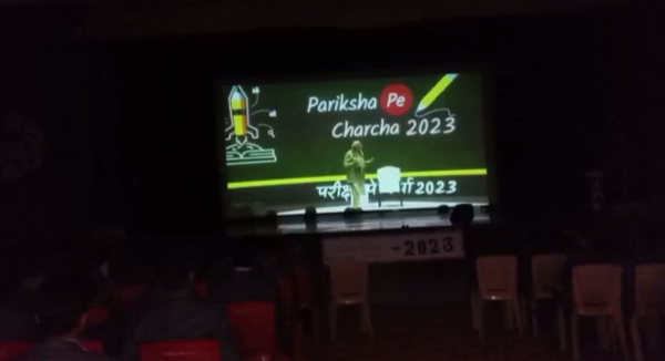 Pariksha Pe Charcha 2023: रुद्रपुर में नरेंद्र मोदी का वर्चुअल परीक्षा पे चर्चा कार्यक्रम, सैकड़ों छात्र छात्राओं ने की शिरकत !