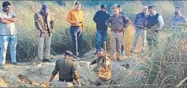 मौत का राज जानने को शव खोदकर निकाला, परिजनों की चुप्पी से बढ़ी आशंकाएं !!