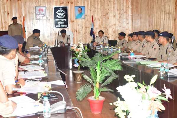 नैनीताल पुलिस अलर्ट एसएसपी ने दिए सख्त निर्देश 33 पुलिस कर्मी हुए सम्मानित