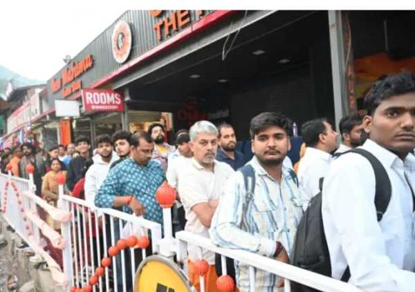 बाबा के दर्शन को उमड़ा जनसैलाब! 5 घंटे में 40 हजार श्रद्धालु पहुंचे !