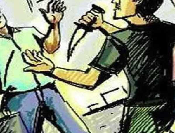 चाकू से गर्दन पर किया था वार 45 दिन बाद दबोचा गया आरोपी